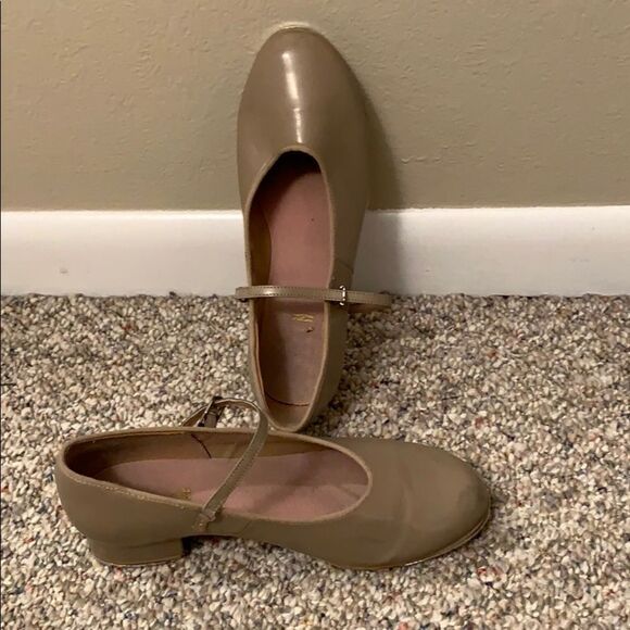 ✨ Bloch Tan Buckle Tap Shoes – Gently Used, Great Sound, Size Up! 👯‍♀️ - Picture 2 of 7